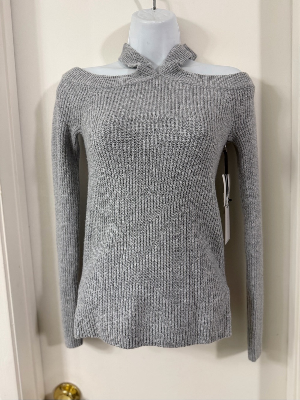 Light Gray Off-the-Shoulder Ribbed Sweater with Cross-Neck - Picture 4 of 4